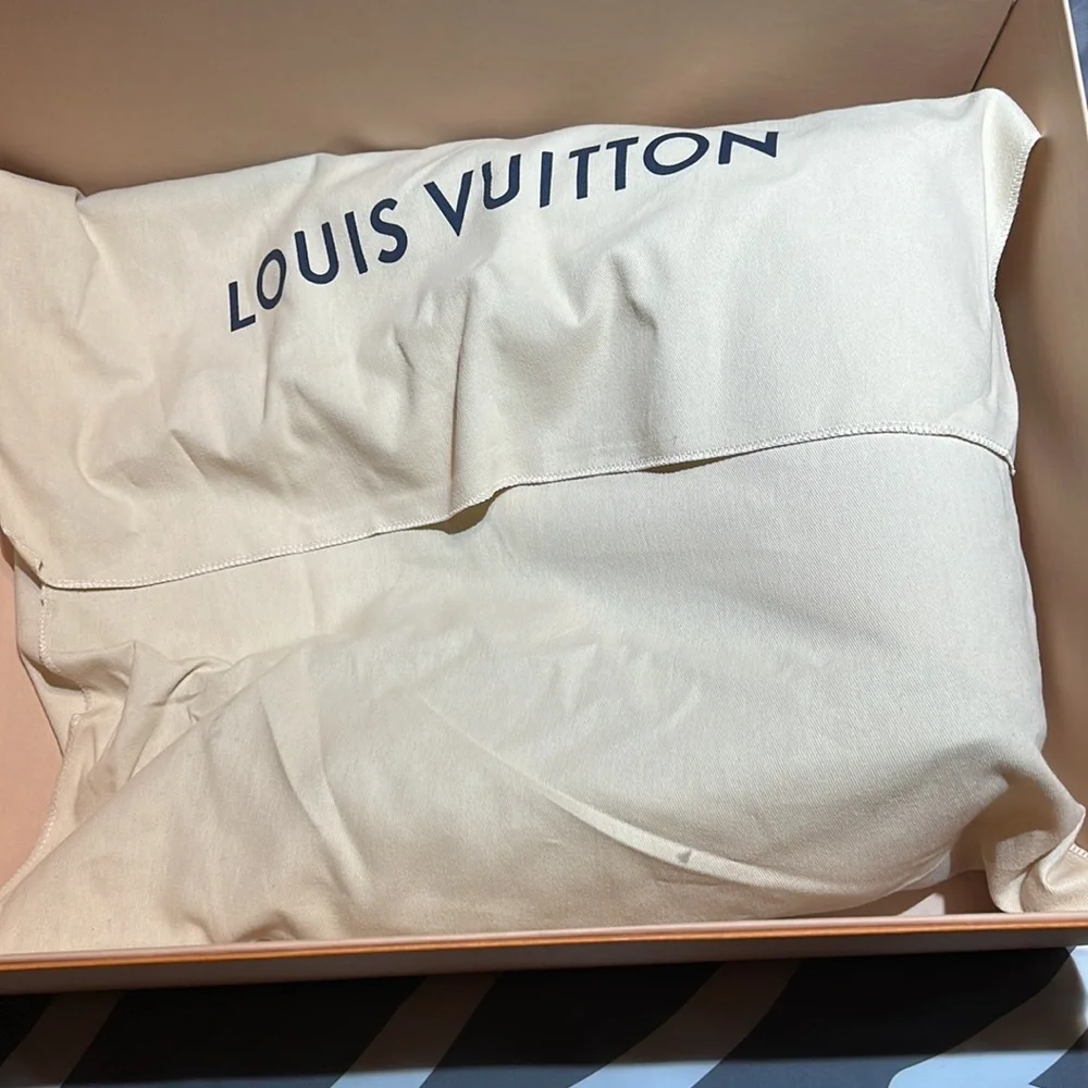 Louis Vuitton Kimono Shoulder Bag. Beige and brown monogram.Luxury Louis Vuitton